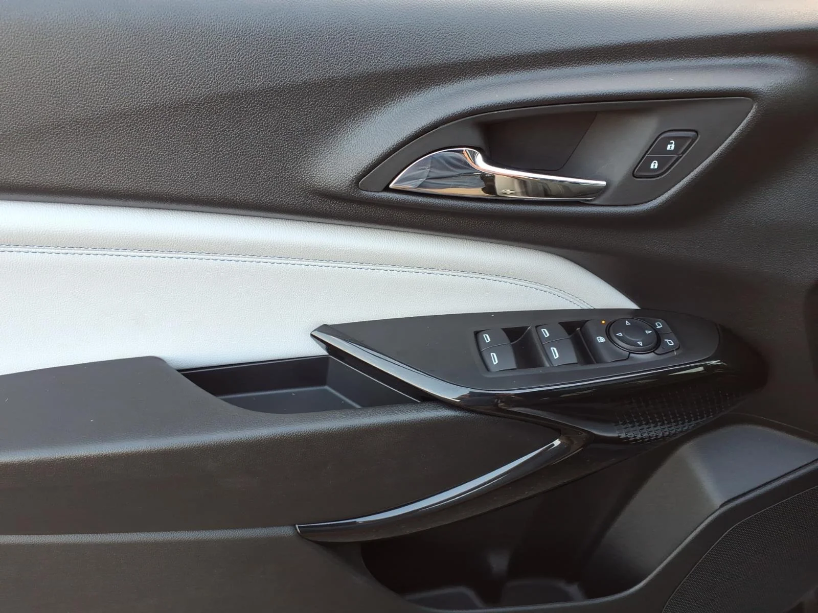 2026 Chevrolet Trax LT - Photo 5