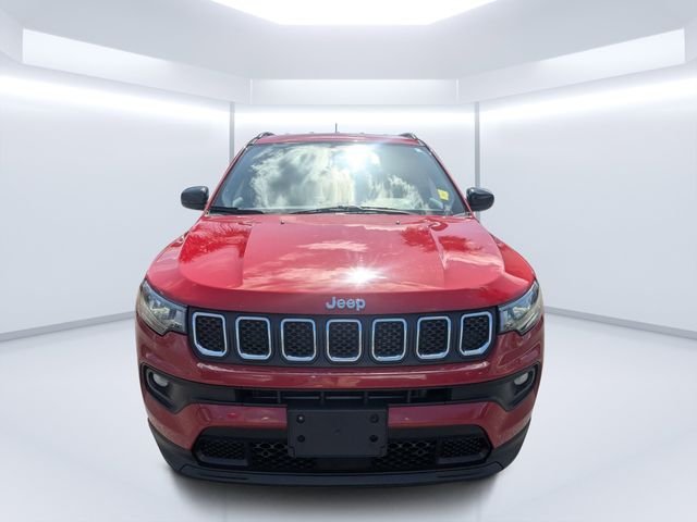 Used 2024  Jeep Latitude image 8
