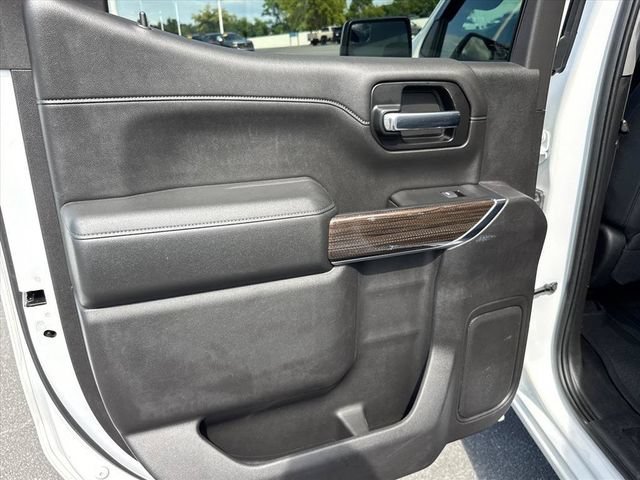 Used 2019 SUMMIT WHITE Chevrolet RST image 16