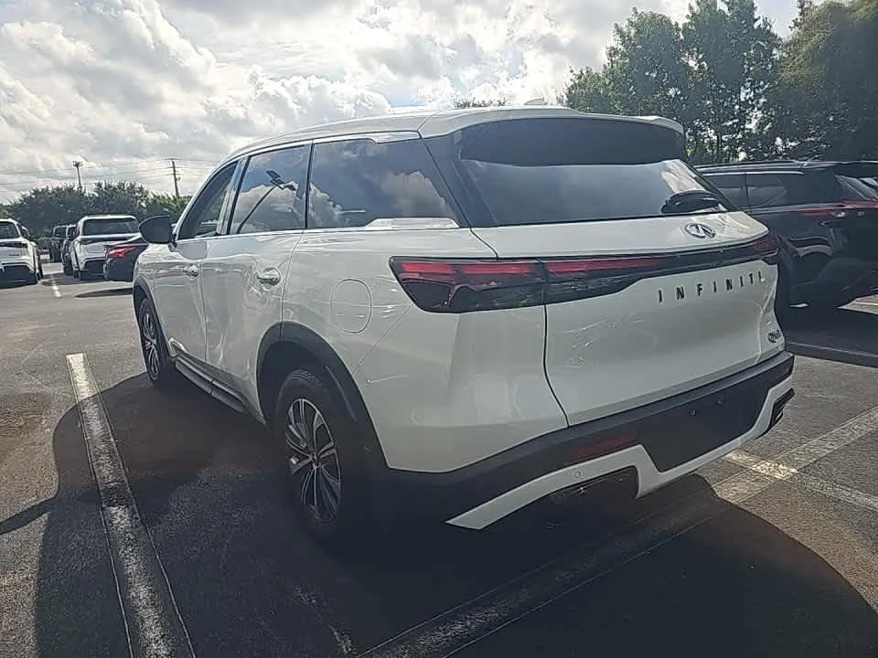 Certified Used 2024 Glacier White INFINITI PURE image 4