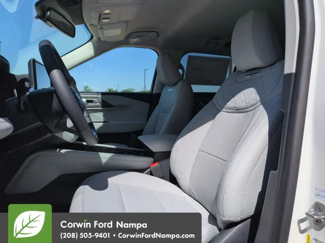 New 2026 Star White Metallic Tri-Coat Ford Platinum image 24