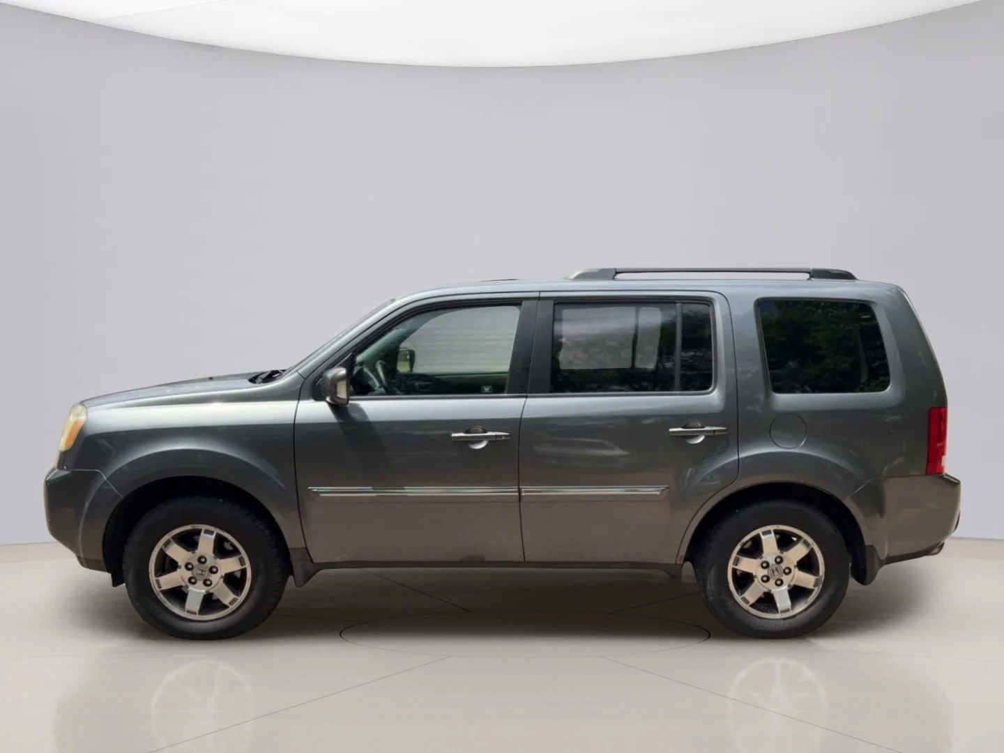 Used 2010 Gray Honda EX-L 4WD image 2