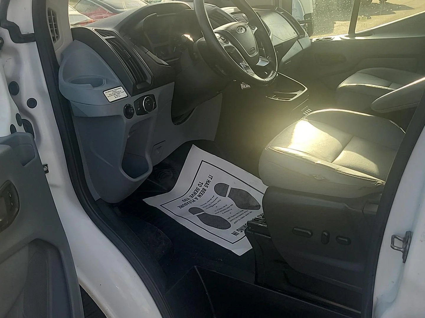 Used 2016 Oxford White Ford T-350 138" 9950 GVWR DRW image 3