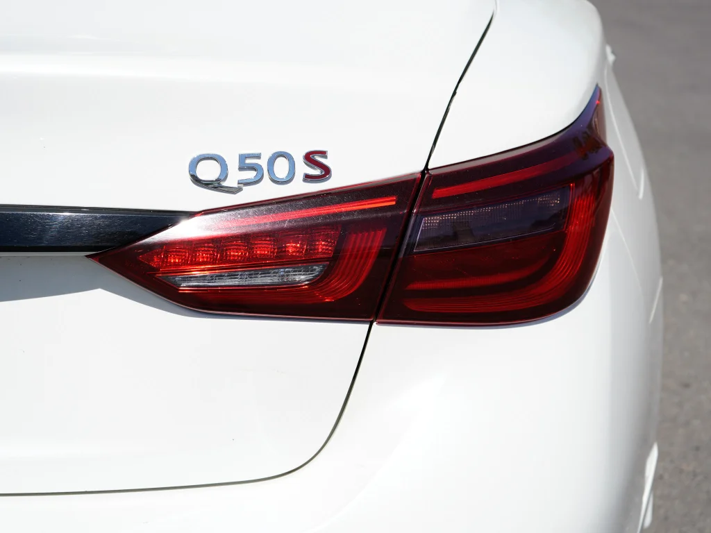 Used 2023 Majestic White INFINITI RED SPORT 400 image 11