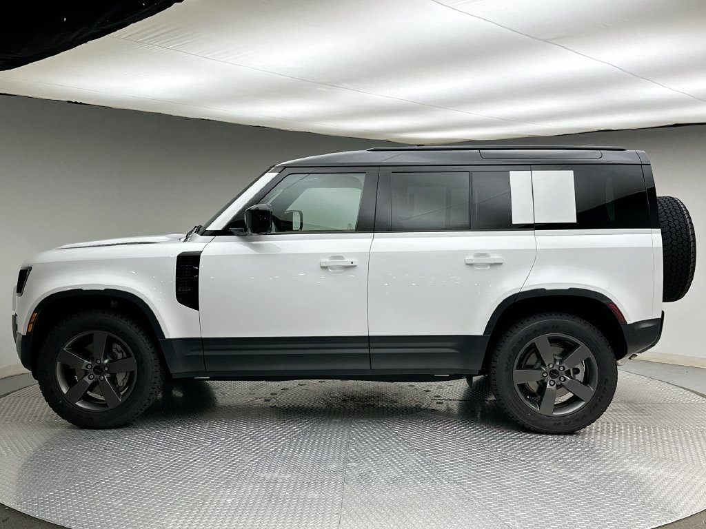 New 2026 Fuji White Land Rover S image 2