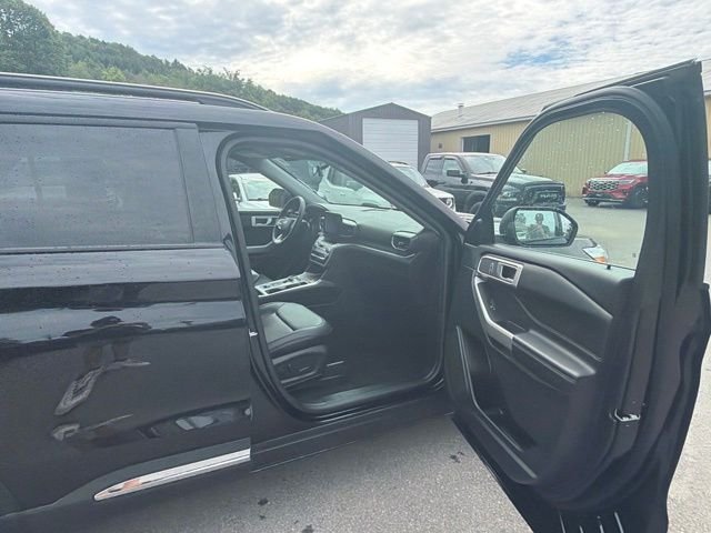Used 2023 Black Ford XLT image 26