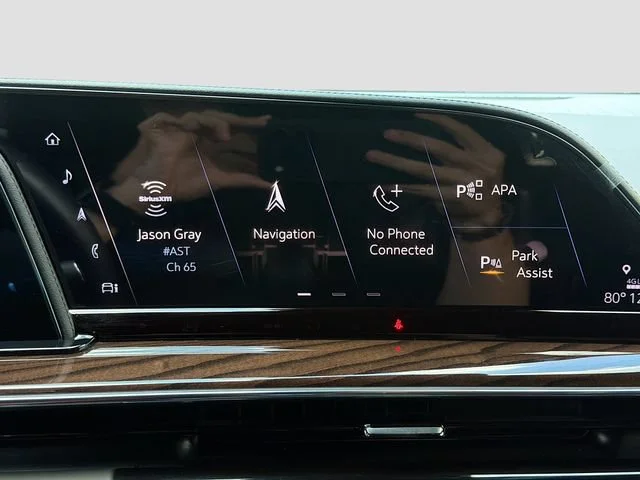 Used 2022 Crystal White Tricoat Cadillac Sport Platinum image 33