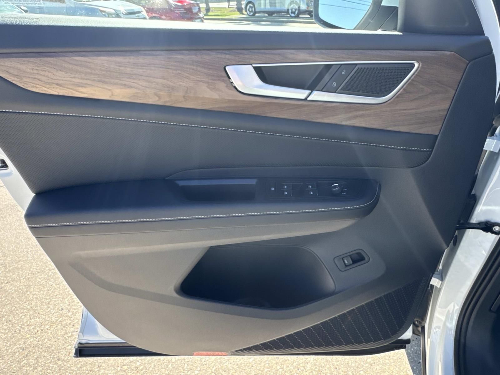 2026 Volkswagen Atlas SE w/Tech - Photo 13