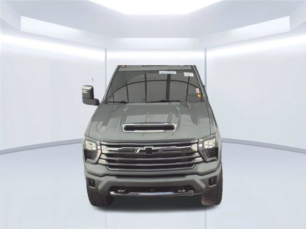 Used 2024 Gray Chevrolet High Country image 2
