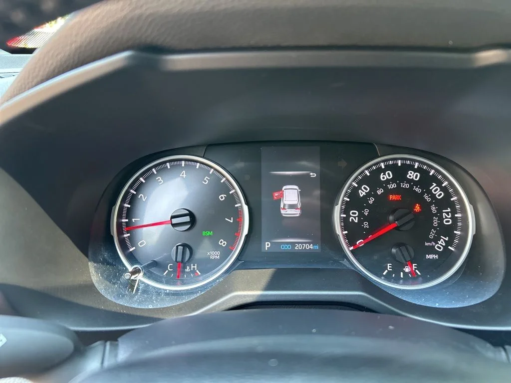 Used 2022 Red Toyota XLE Premium image 20