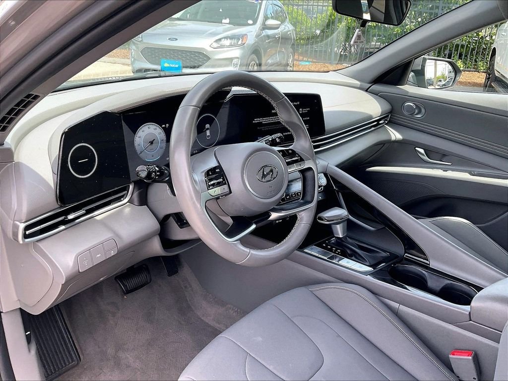 Used 2023 Silver Hyundai SEL image 8