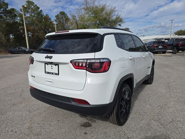New 2026 Bright White Clear-Coat Exterior Paint Jeep Latitude image 4