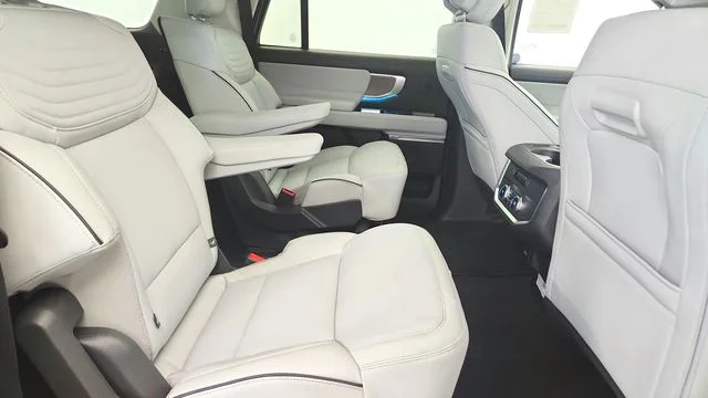 New 2026 Agate Black Metallic Ford MAX Platinum® image 28