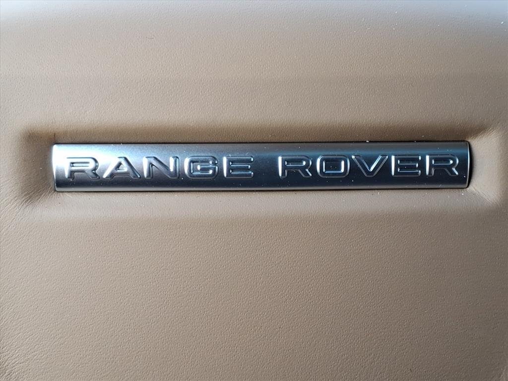 New 2026 Charente Grey LAND ROVER SE image 20