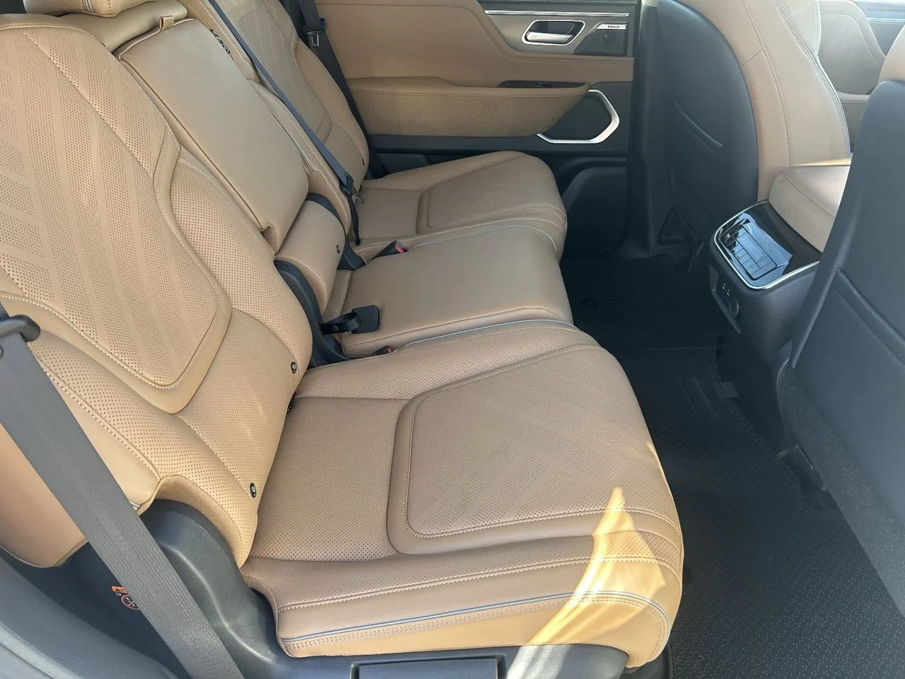 New 2027 Radiant White INFINITI LUXE image 15