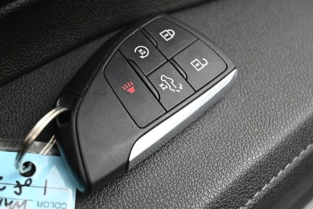 Used 2025 White GMC SLT image 36
