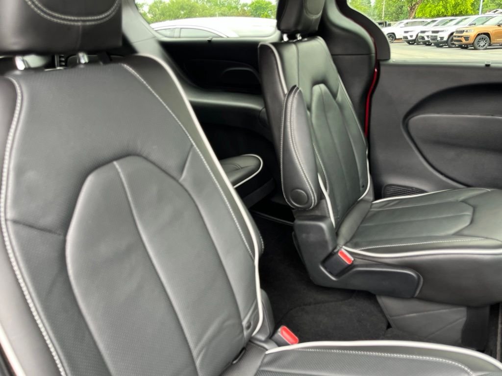 Used 2026 Red Chrysler Limited image 38