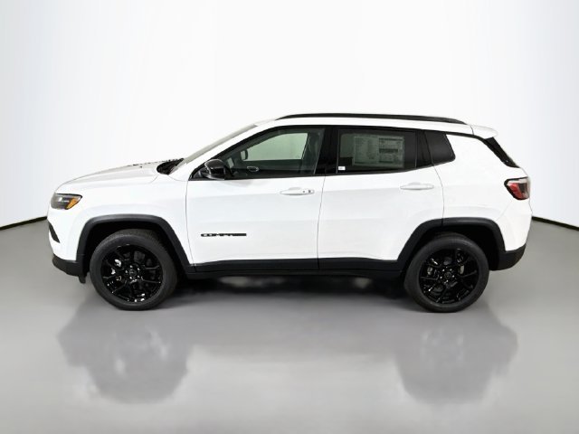 New 2026 Bright White Clear-Coat Exterior Paint Jeep Latitude image 4