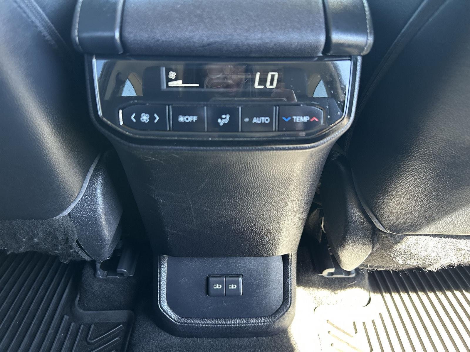 2023 Toyota Highlander XLE - Photo 23