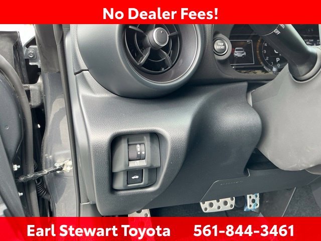 Certified Used 2025  Toyota Premium image 22