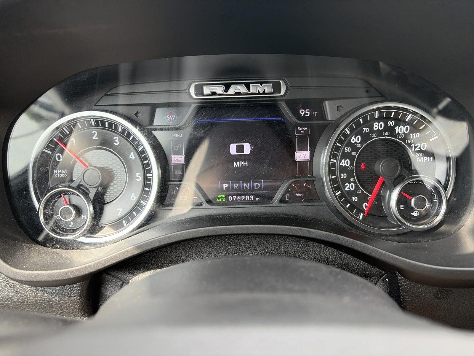 Used 2019 Diamond Black Crystal Pearlcoat Ram Laramie image 9