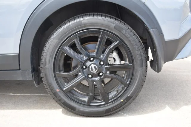 Used 2023 Gray Nissan SR image 8