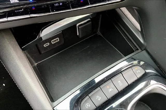 Used 2023 Black Buick Essence image 15
