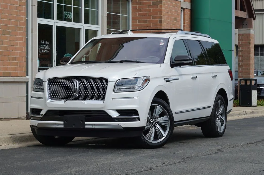 Used 2018 White Lincoln Reserve image 1