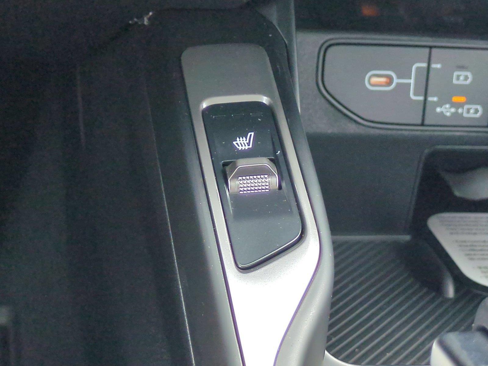 New 2026 Ivory Silver Kia S image 28