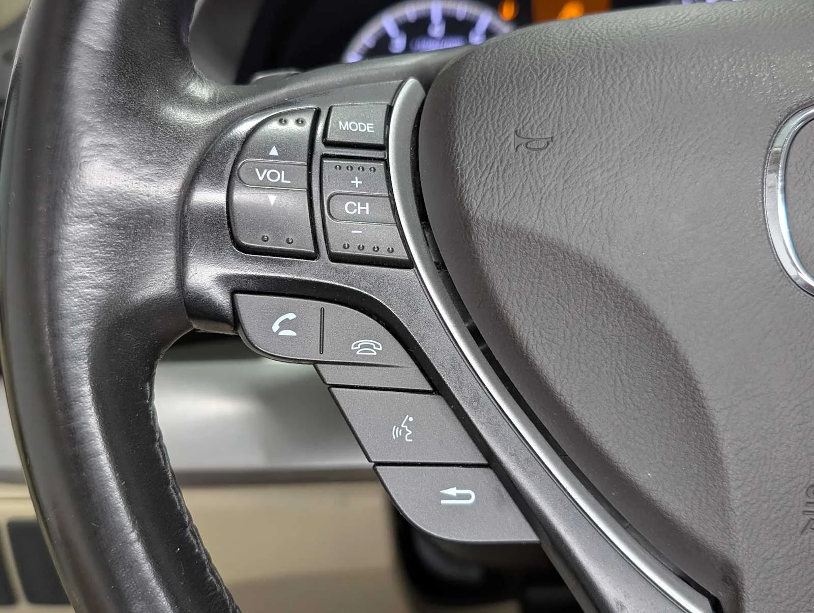 Used 2018 White Diamond Pearl Acura  image 34