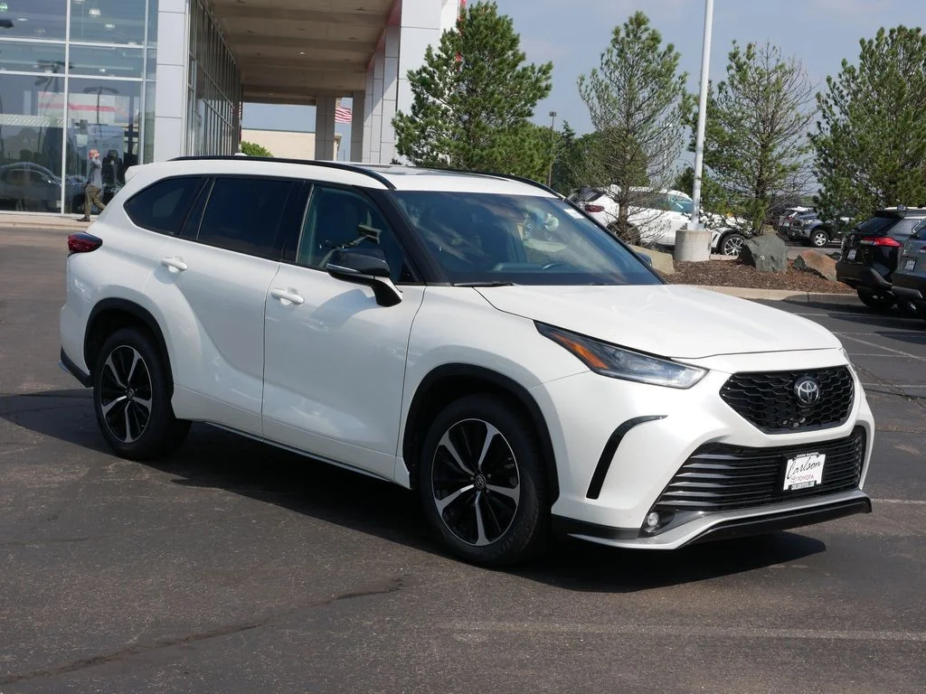 Used 2021 Toyota Highlander XSE with VIN 5TDJZRBH5MS069478 for sale in Minneapolis, Minnesota