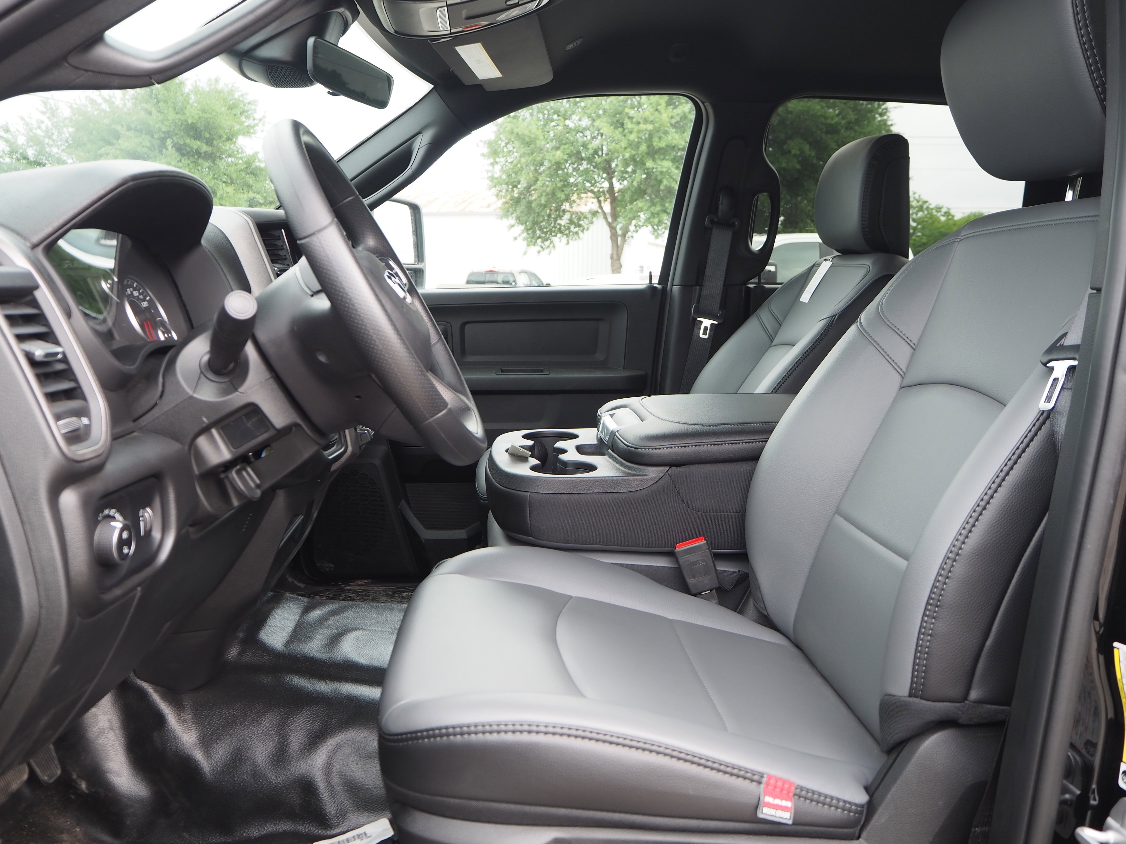 2025 Ram 2500 Tradesman photo 2