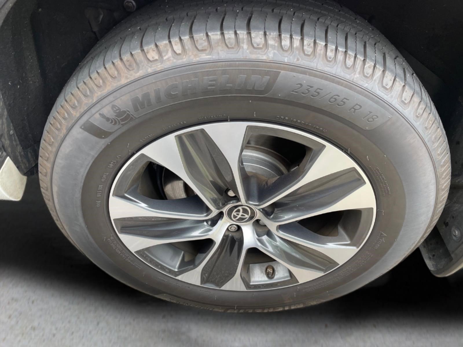 Used 2021 Blizzard Pearl Toyota XLE image 17