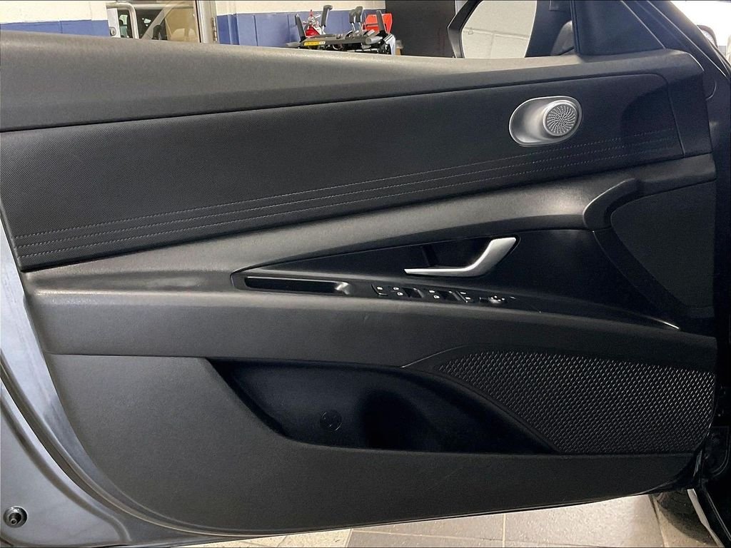 Used 2023 Gray Hyundai SEL image 9