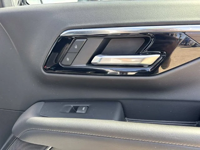 Used 2025 White Chevrolet LT image 40