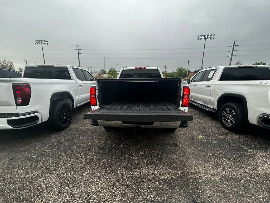 Used 2018 White Chevrolet LT image 33
