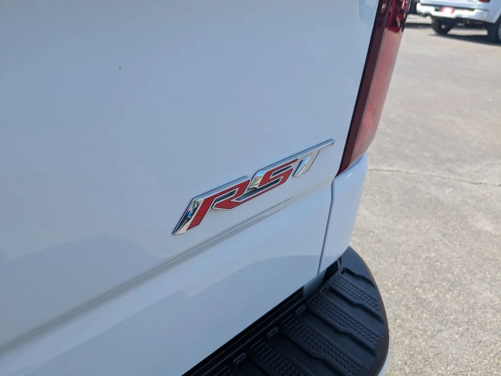 Used 2024 Summit White Chevrolet RST image 30