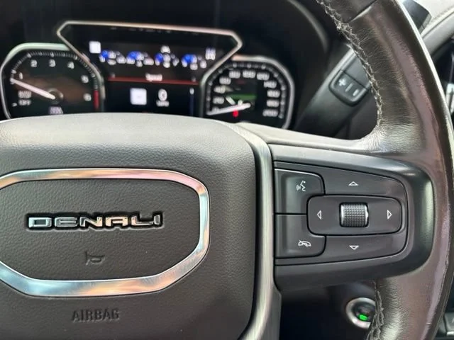 Used 2021 White GMC Denali image 27