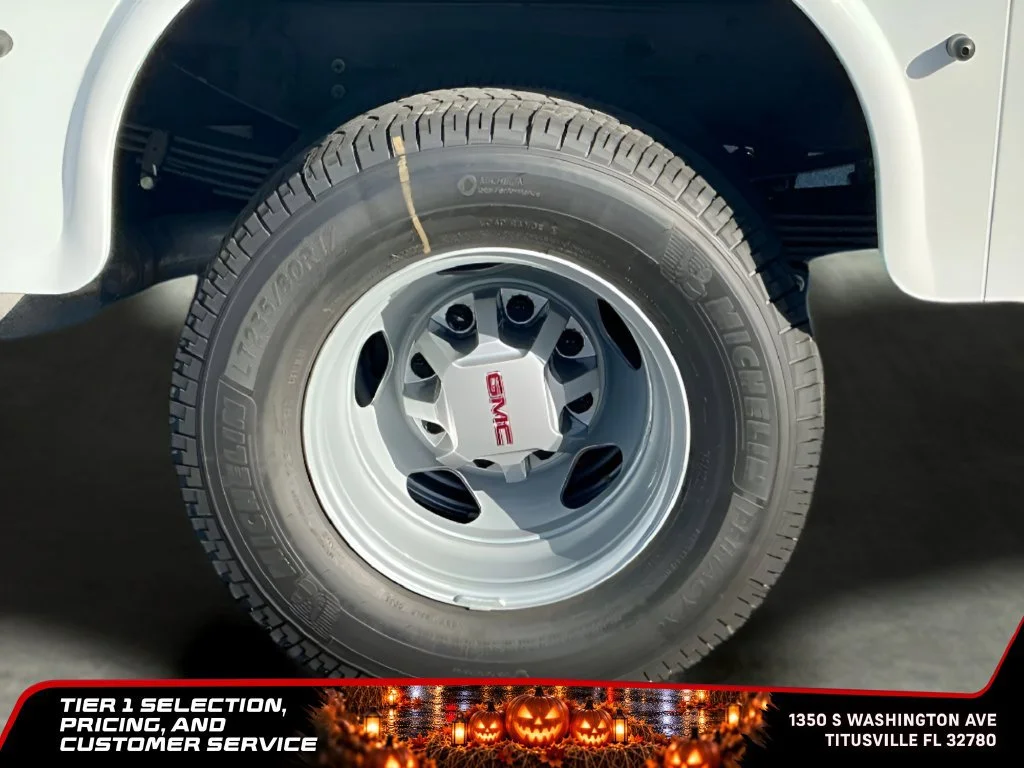 New 2026 Summit White GMC Pro image 41