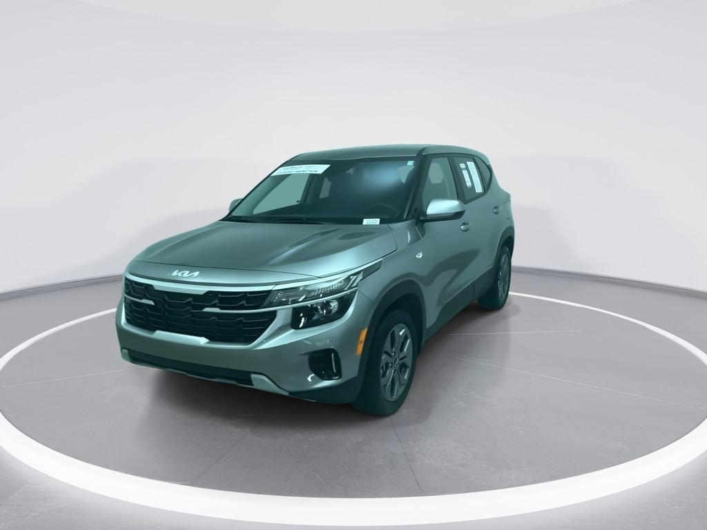 Used 2023 Silver Kia SX image 5