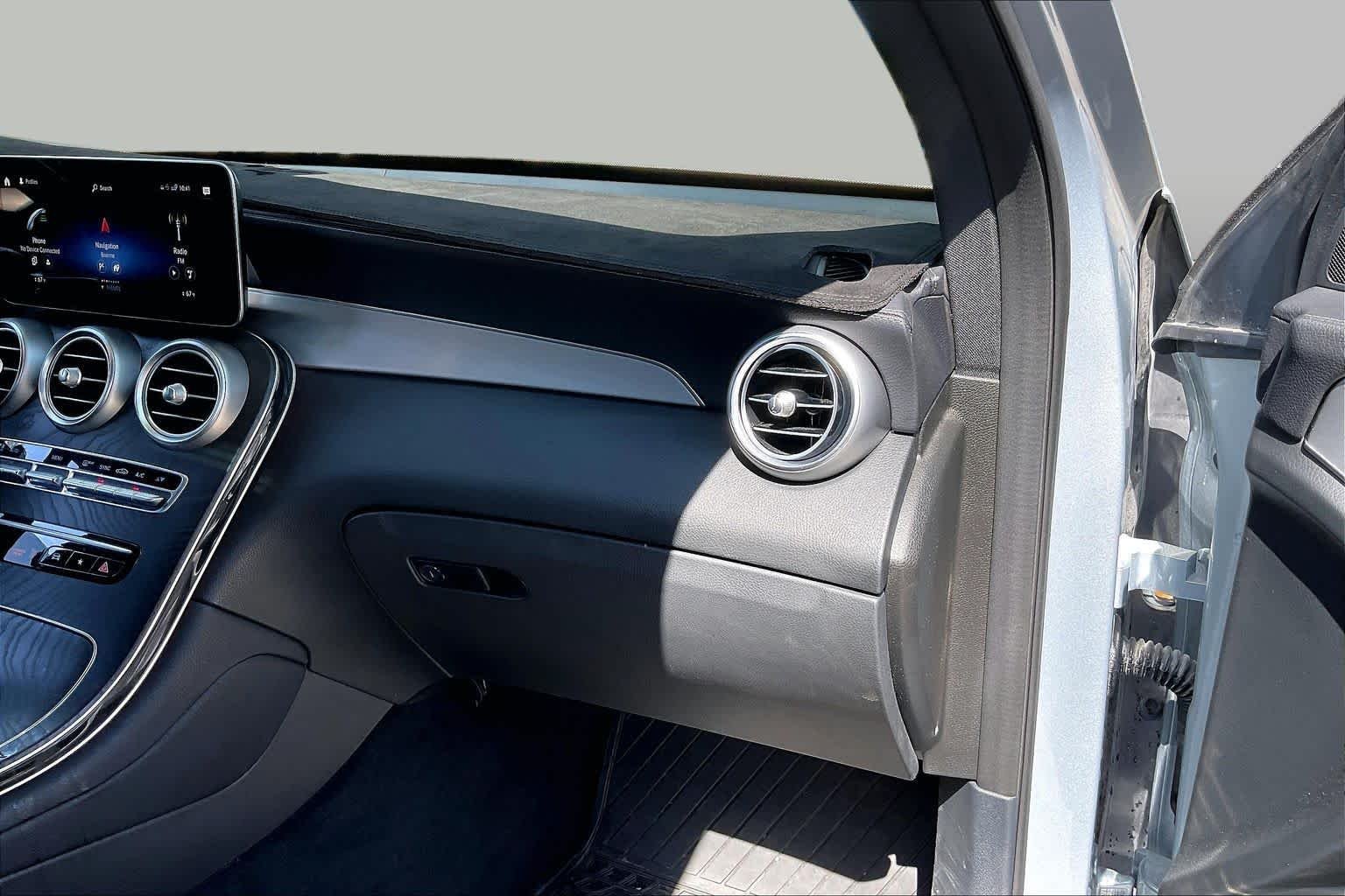 Used 2021 Cirrus Silver Metallic Mercedes-Benz GLC 300 image 18