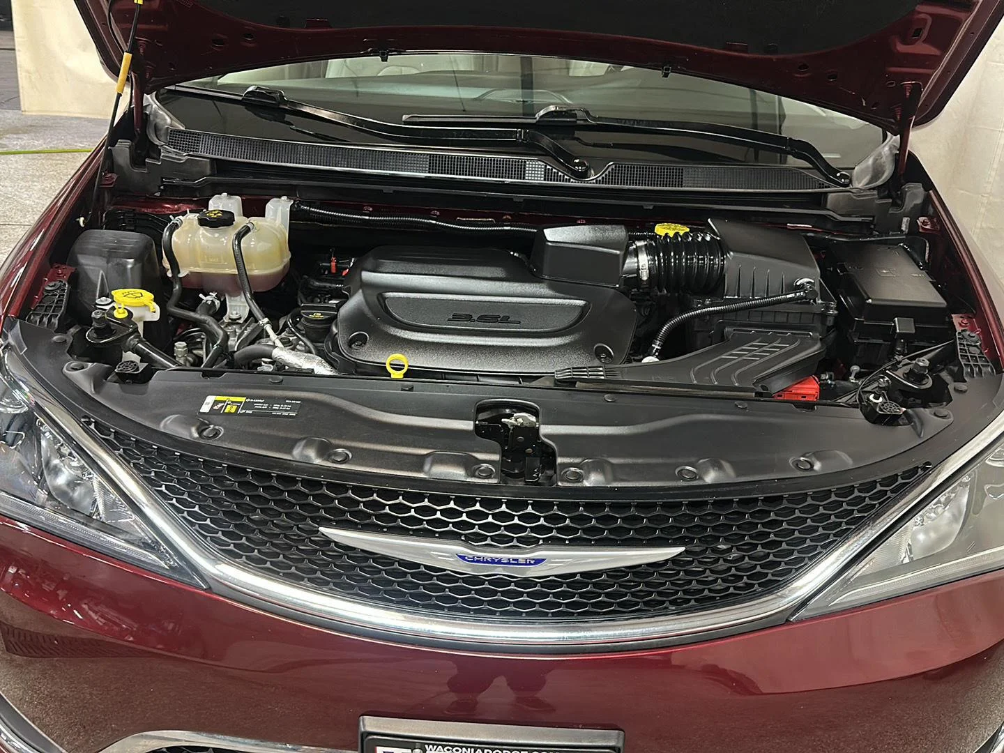 Used 2019 Velvet Red Pearlcoat Chrysler Touring L image 13
