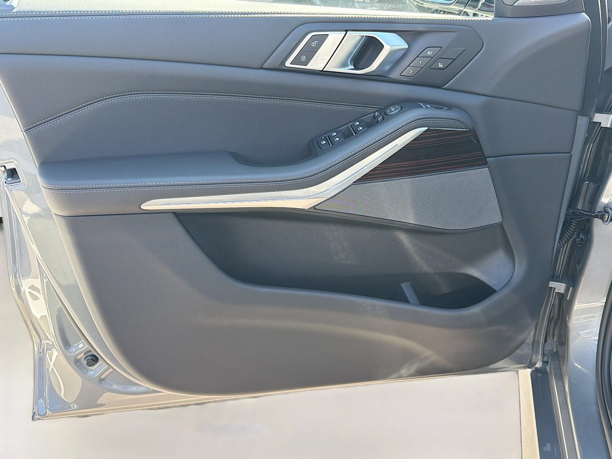 New 2026 Skyscraper Grey Metallic BMW sDrive40i image 22