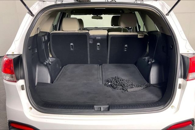 Used 2017 White Kia LX image 27