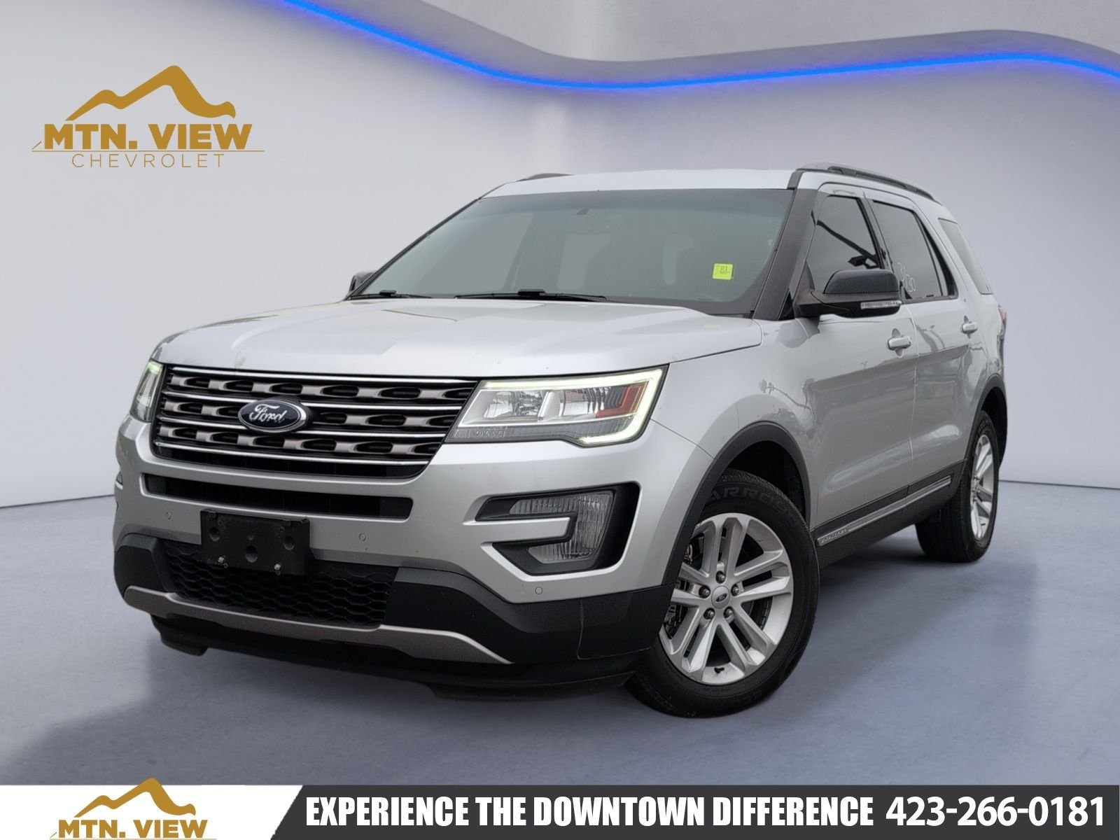 Silver 2017 Ford Explorer XLT SUV / Crossover Front-Wheel Drive