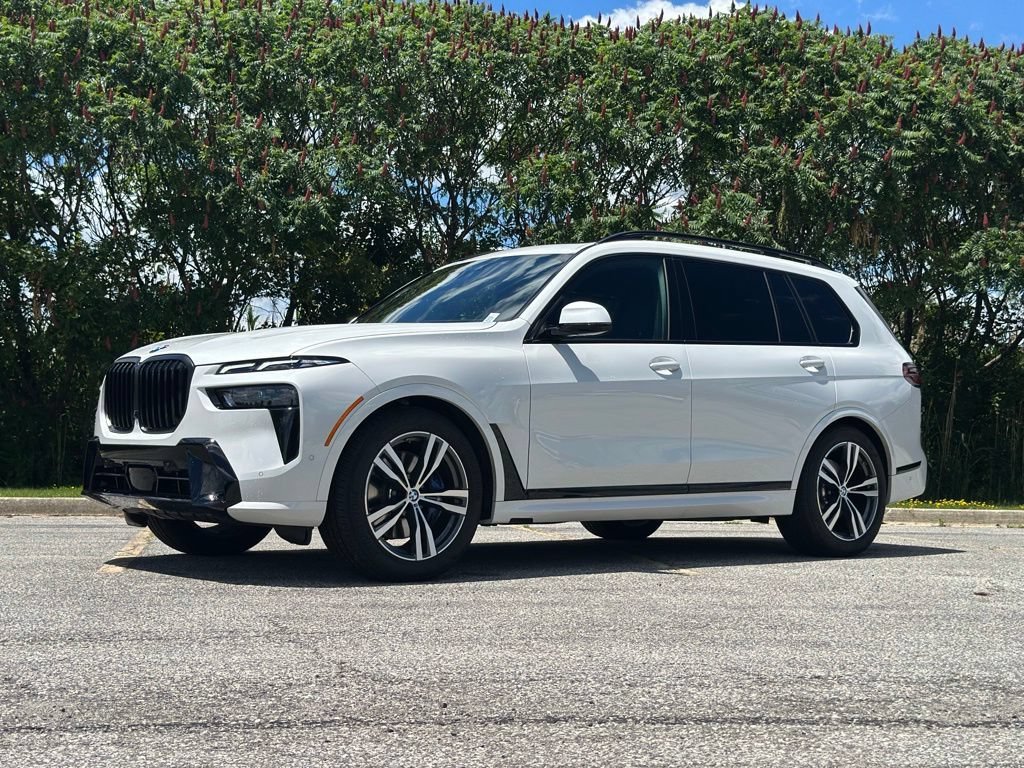 New 2026 Mineral White Metallic BMW xDrive40i image 3