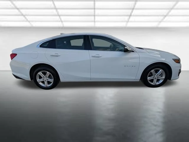 Used 2024 Summit White Chevrolet 1LT image 27