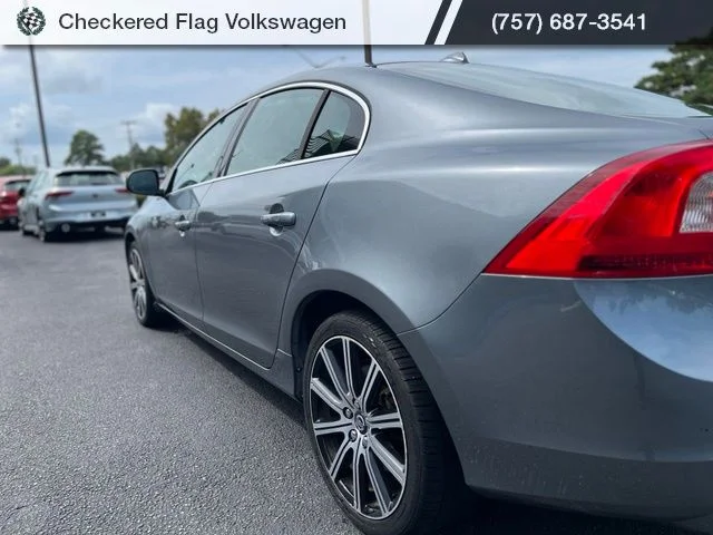 Used 2017 Bright Silver Metallic Volvo T5 image 8