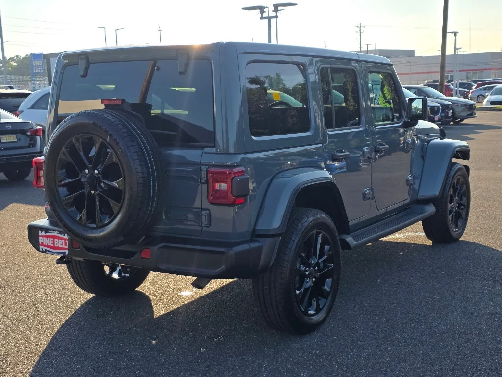 Used 2025 Anvil Clear Coat Jeep Sahara 4xe image 16