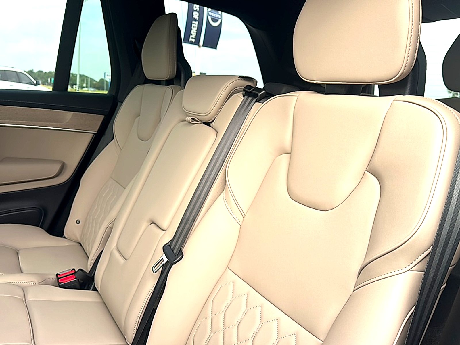 2026 Volvo XC90 Plus - Photo 16
